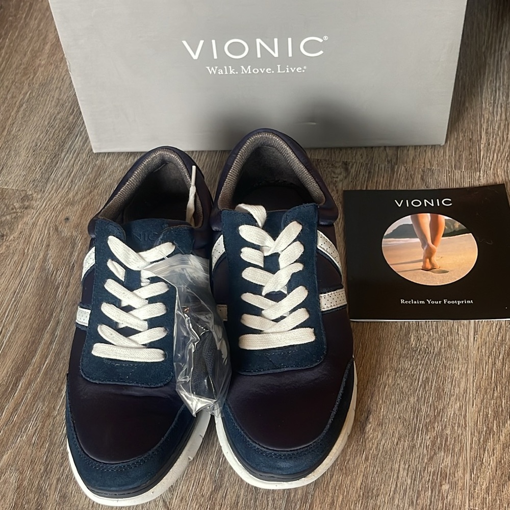 Vionic Fresh Nana Satin Navy Sneaker Size 6
